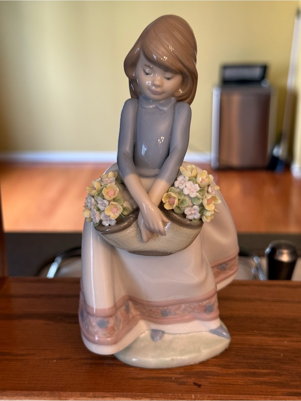 Lladro retired May Flowers porcelain figurine with box #5467
